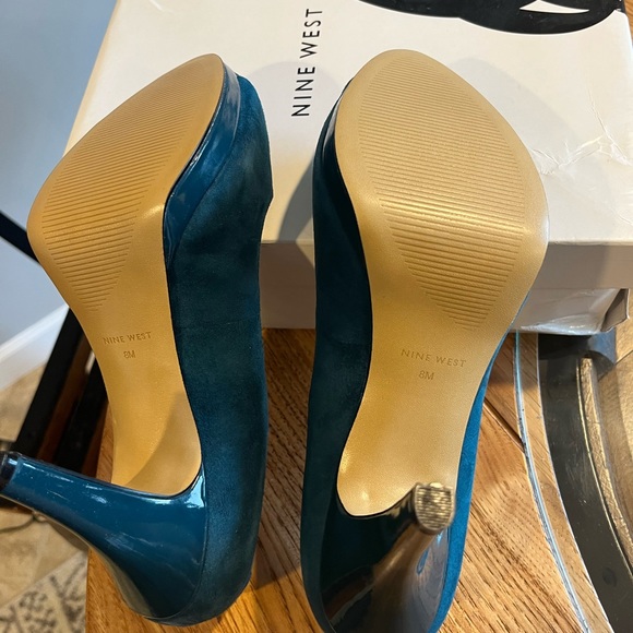 Nine West Green Suede dress Heels MINT Condition!!!- Size 8 - Picture 10 of 14